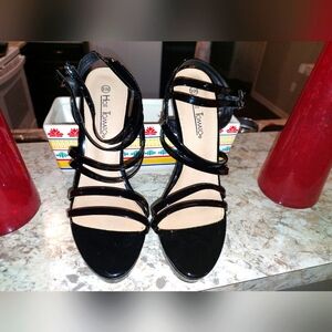 Hot Tomato Women's Black Strappy Sandals